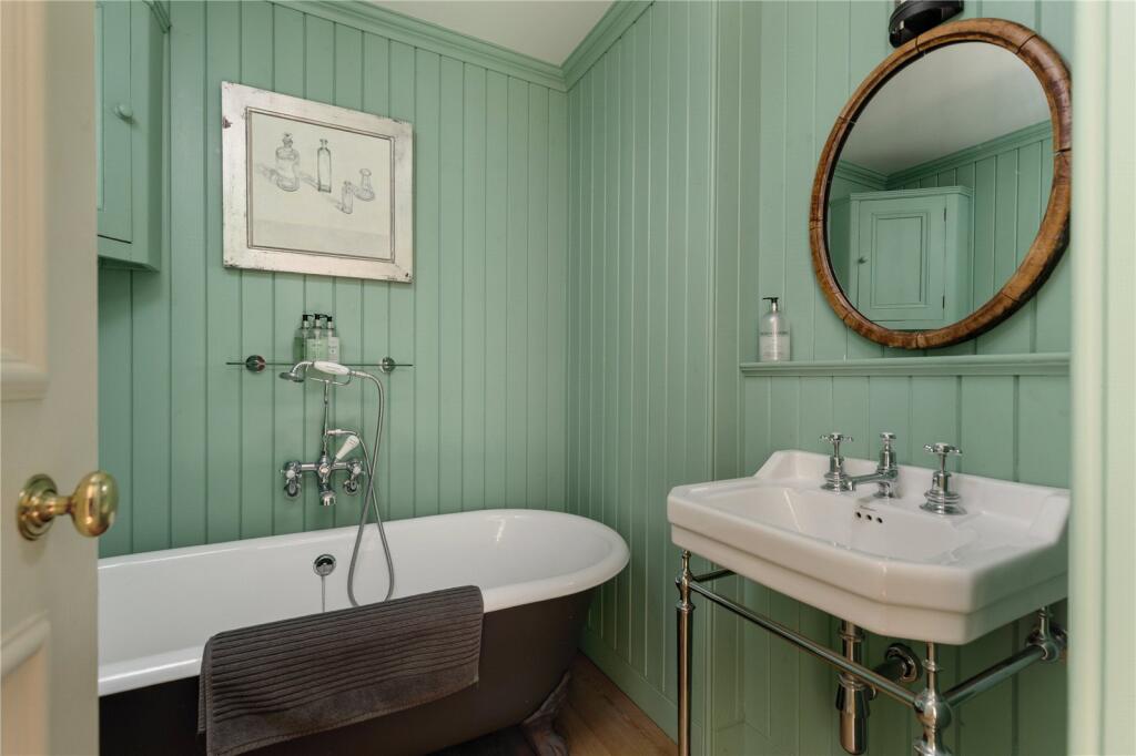 Pavilion - Bathroom