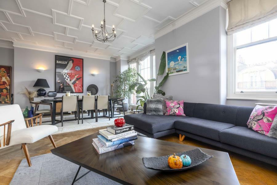 Lounge/dining room