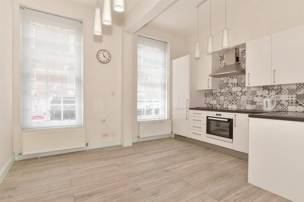 Kitchen/Lounge/ Dining Area