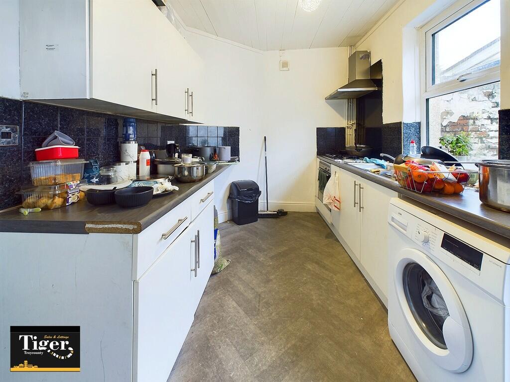 CAM02176G0-PR0461...