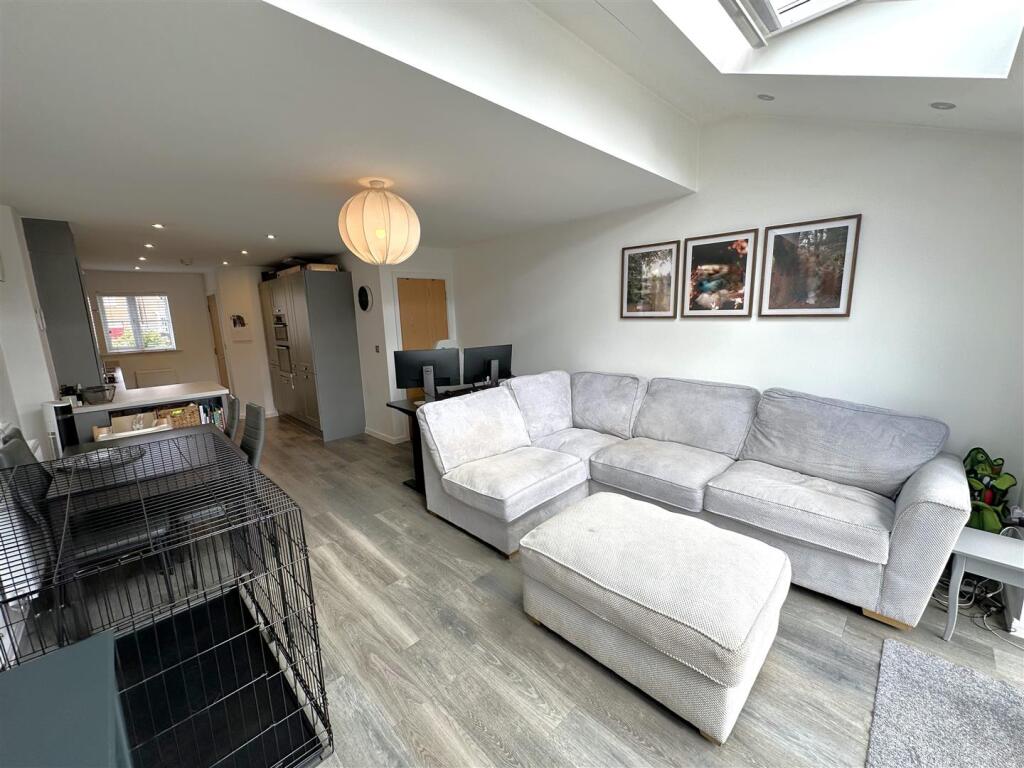 Open-Plan Family Living Kitchen 204