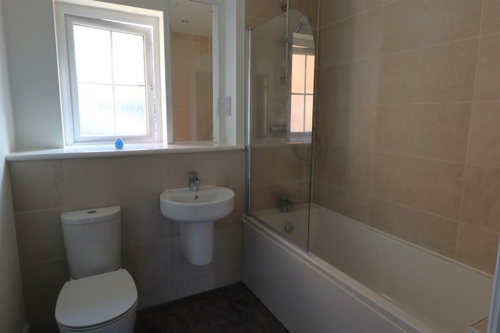 Bathroom 1.JPG