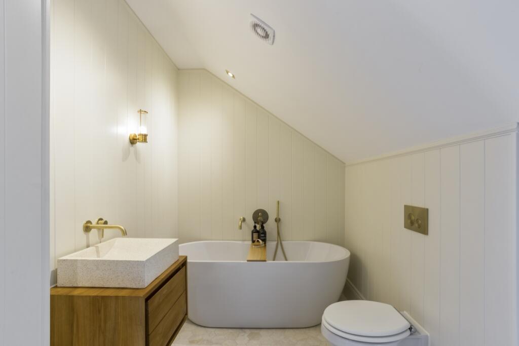 73098_205-Harvist...