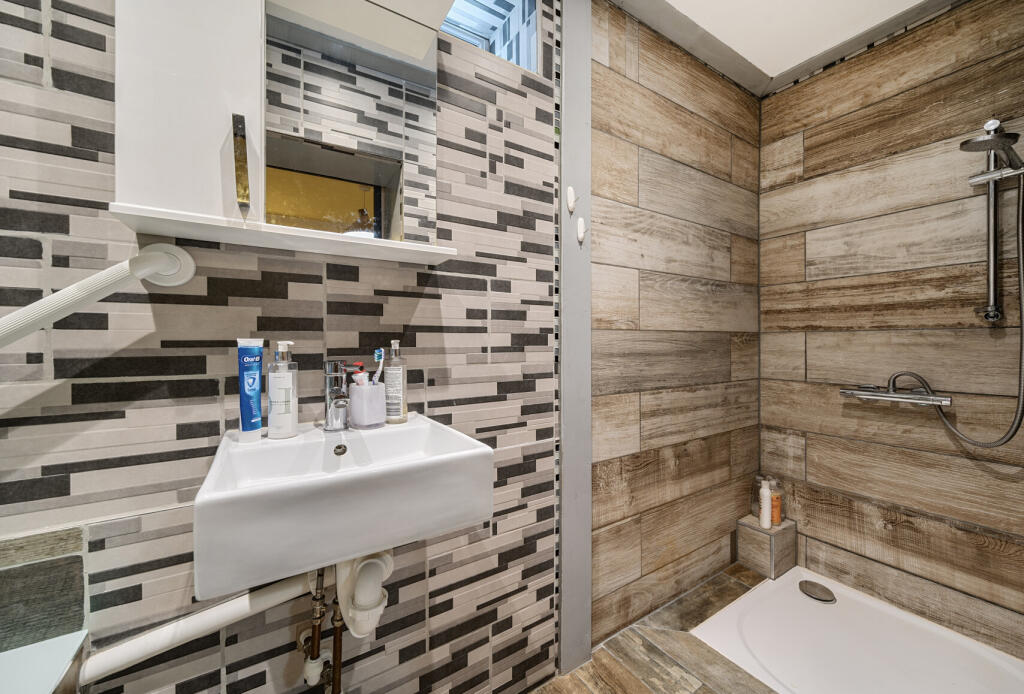 1304047-13-683ef5...