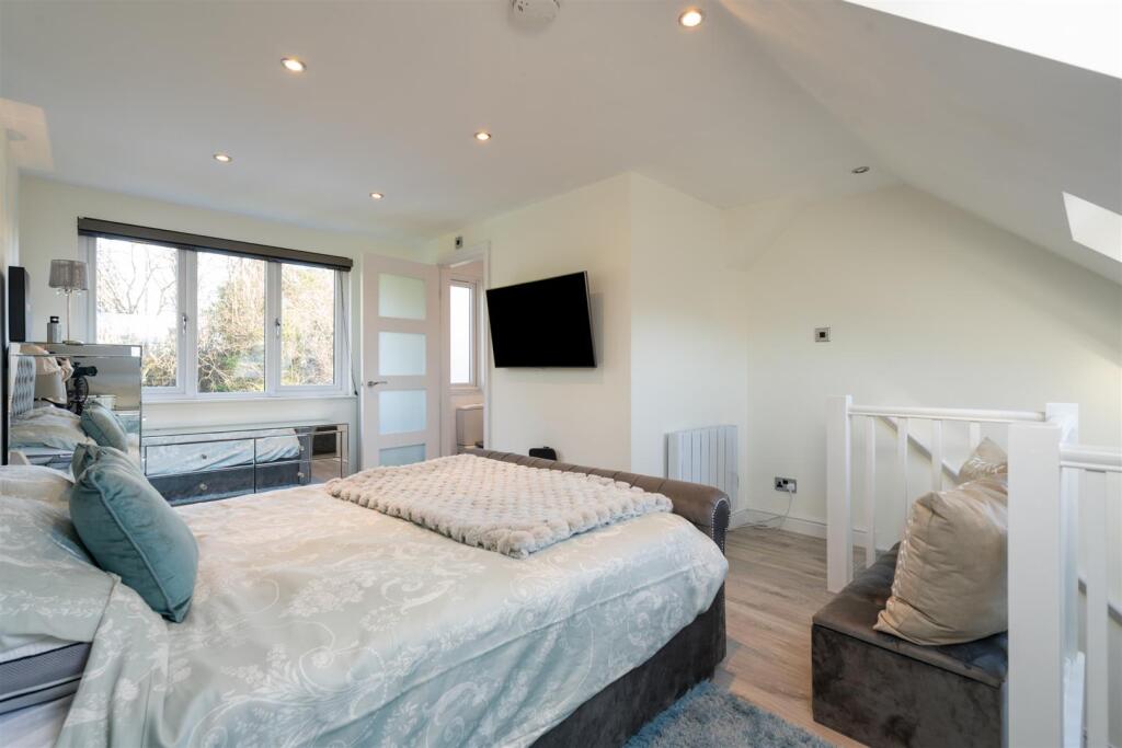 31 Ashbrook Crescent_12.jpg