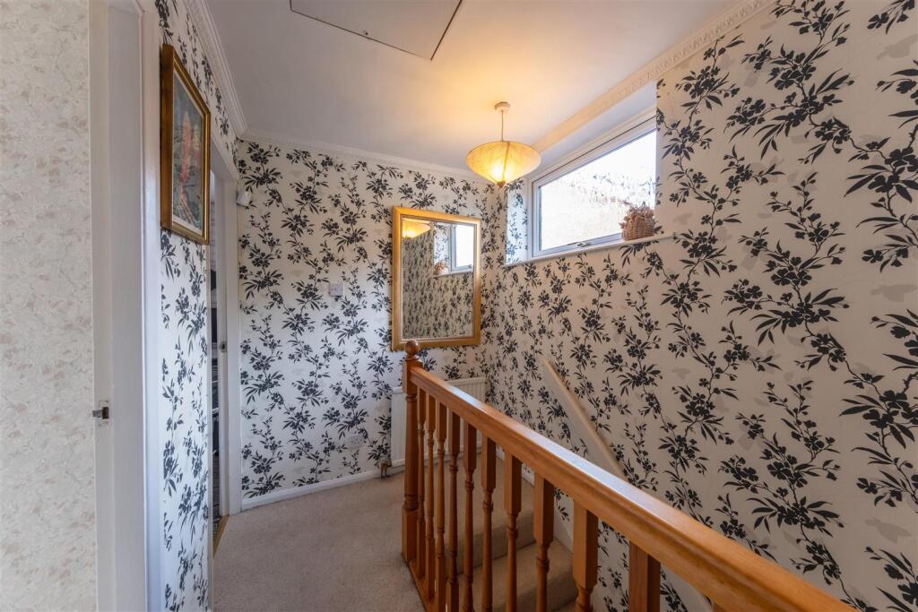 10 Meadow Close-027.jpg