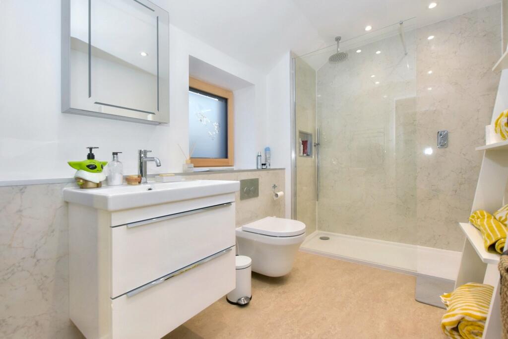 Upstairs Showerroom