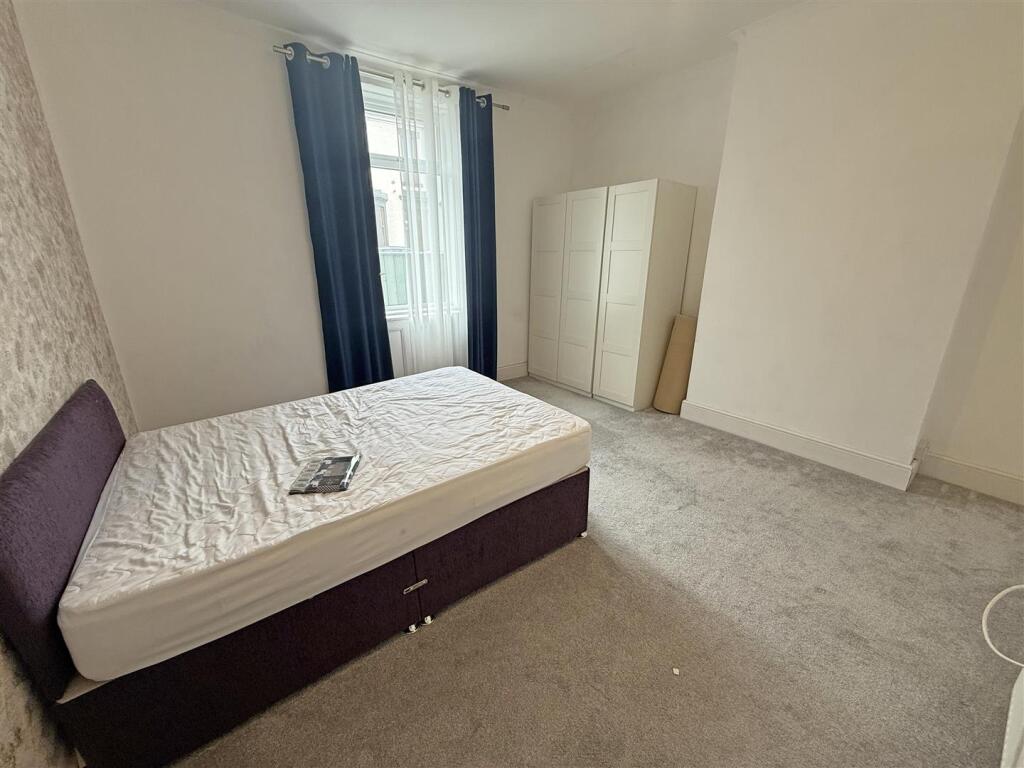 Bedroom 1.jpg