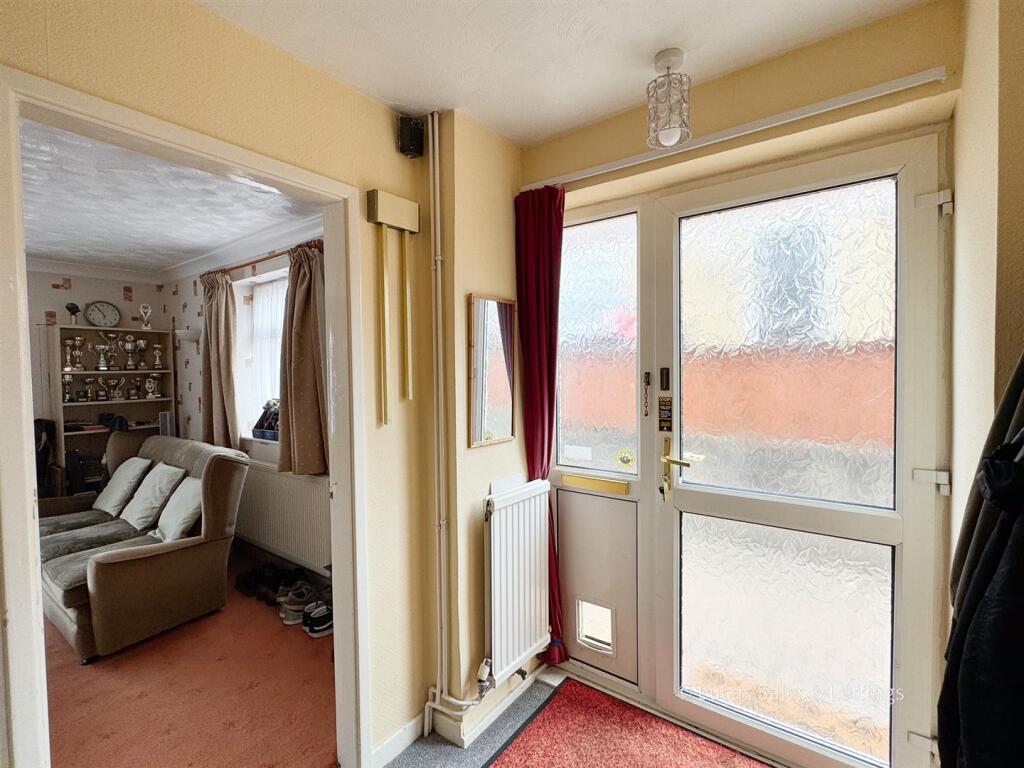 29 Ledbury Rd BS-06.jpg