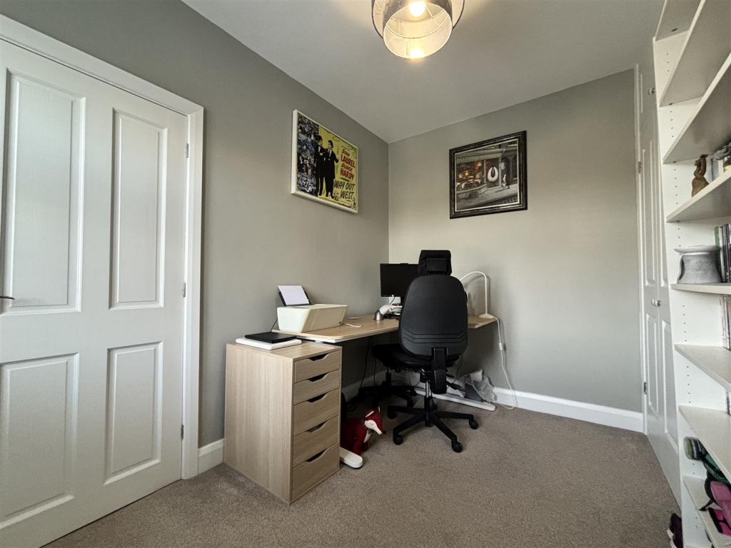 6 Avenue Road, Ashby