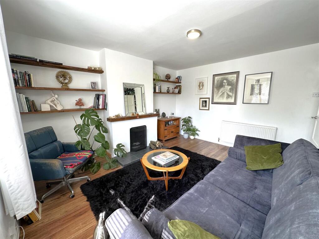Generous Lounge 976