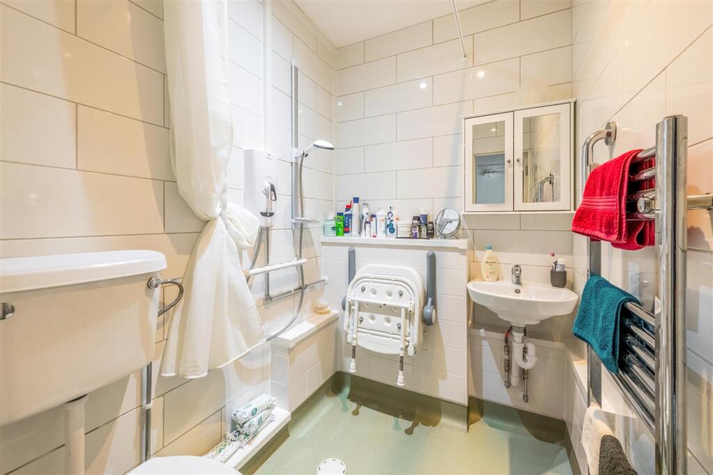 Flat 1, 76 Walsingham Road-15.jpg