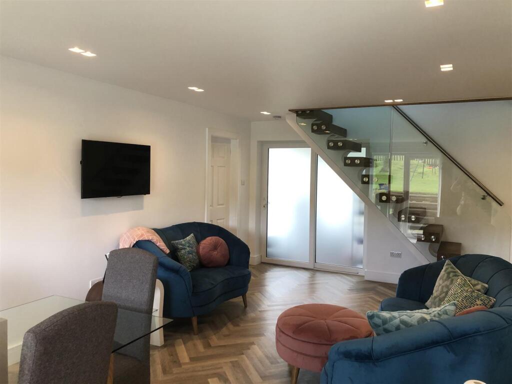 Living Dining 3.jpeg