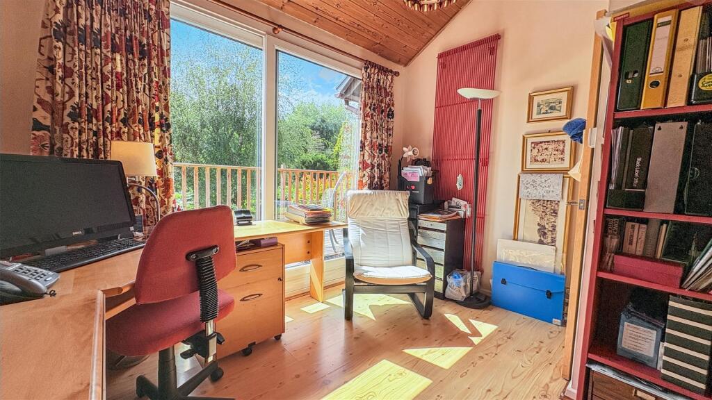 BEDROOM/OFFICE