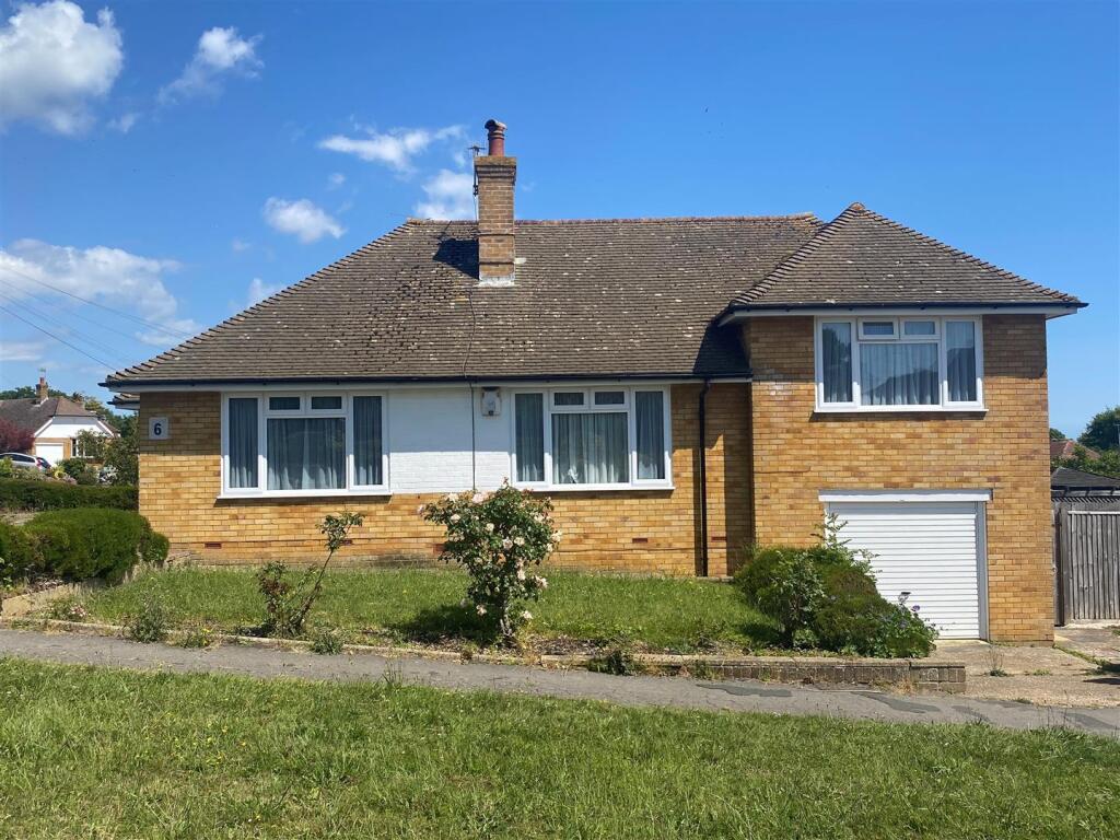 6 Blackfields Ave - Front2.jpg