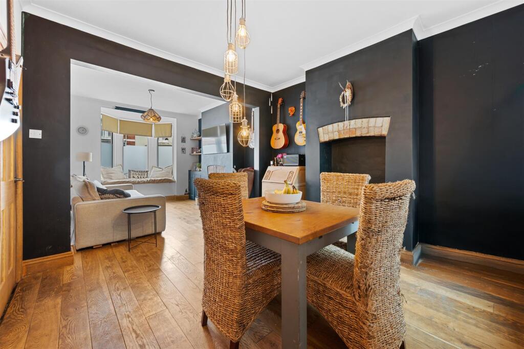 Lounge/Dining Room