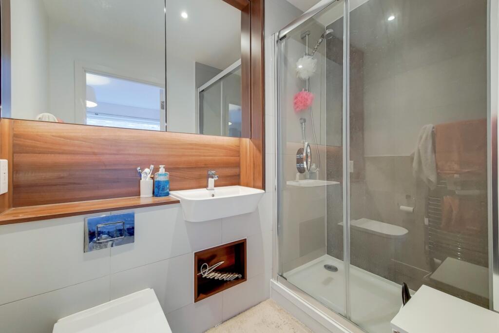 10_Main Ensuite-0