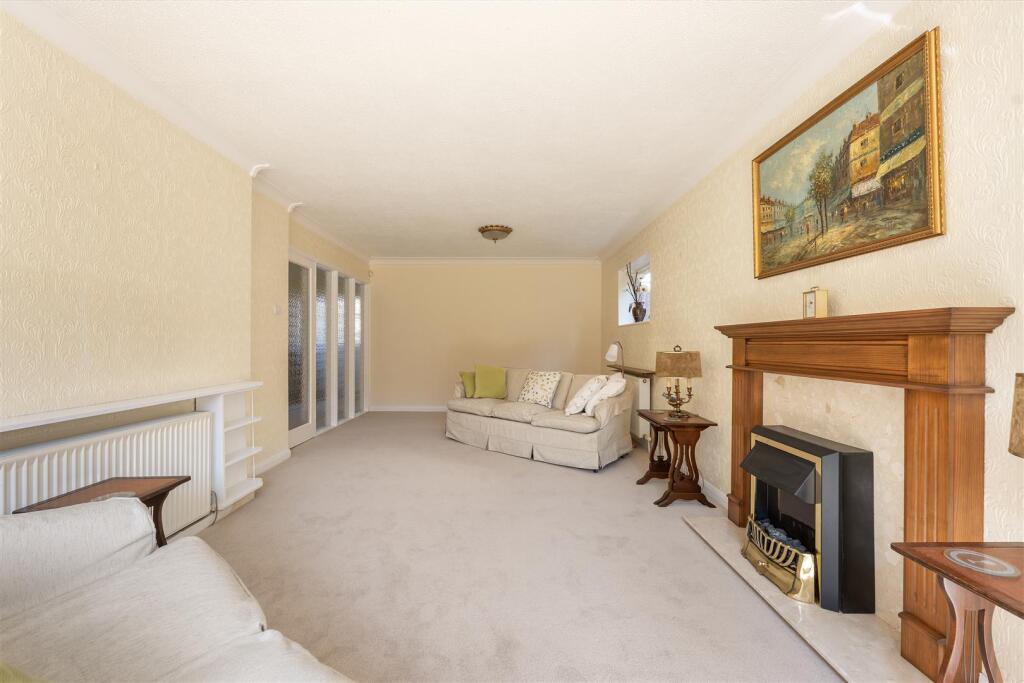 High View Road, E18
