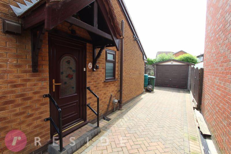 Driveway/Garage