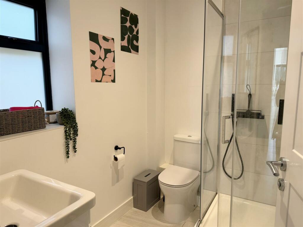 Annex En Suite 1.JPG