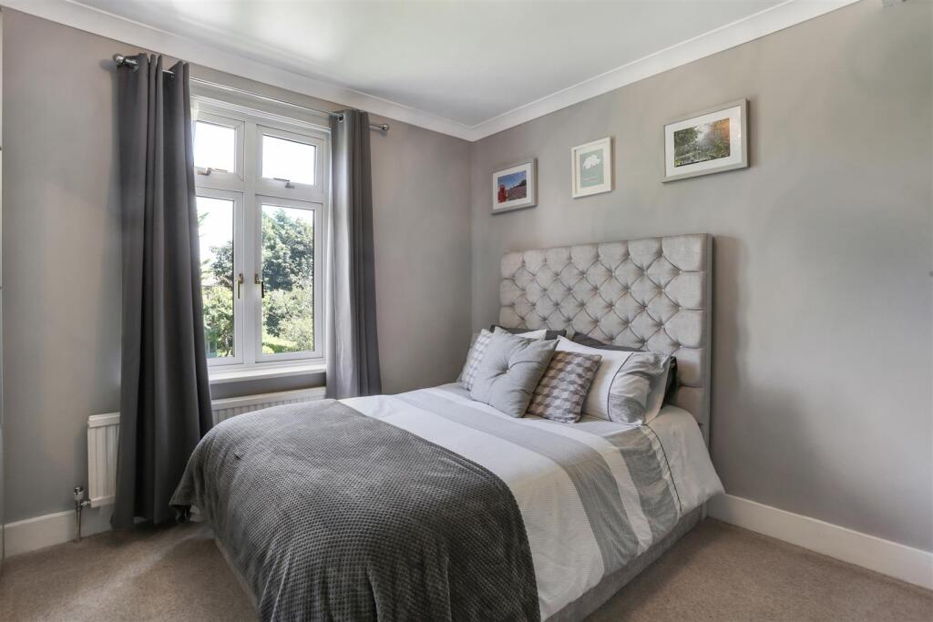 630631790 - 195 Woodcote Road, SM6 13.jpg