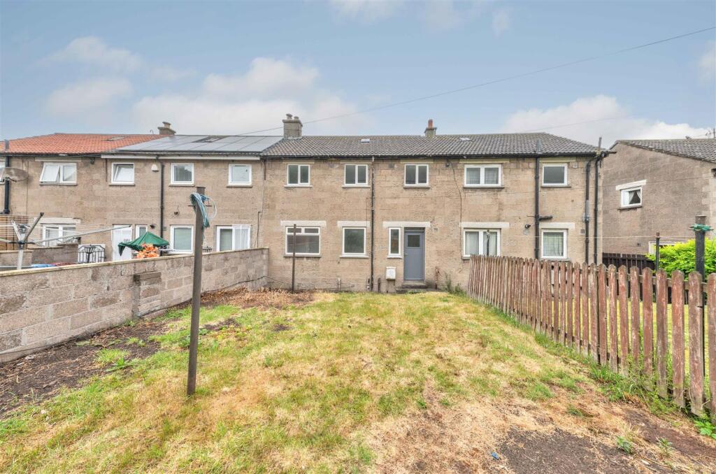 5 Ballantrae Terrace Dundee-9.JPG