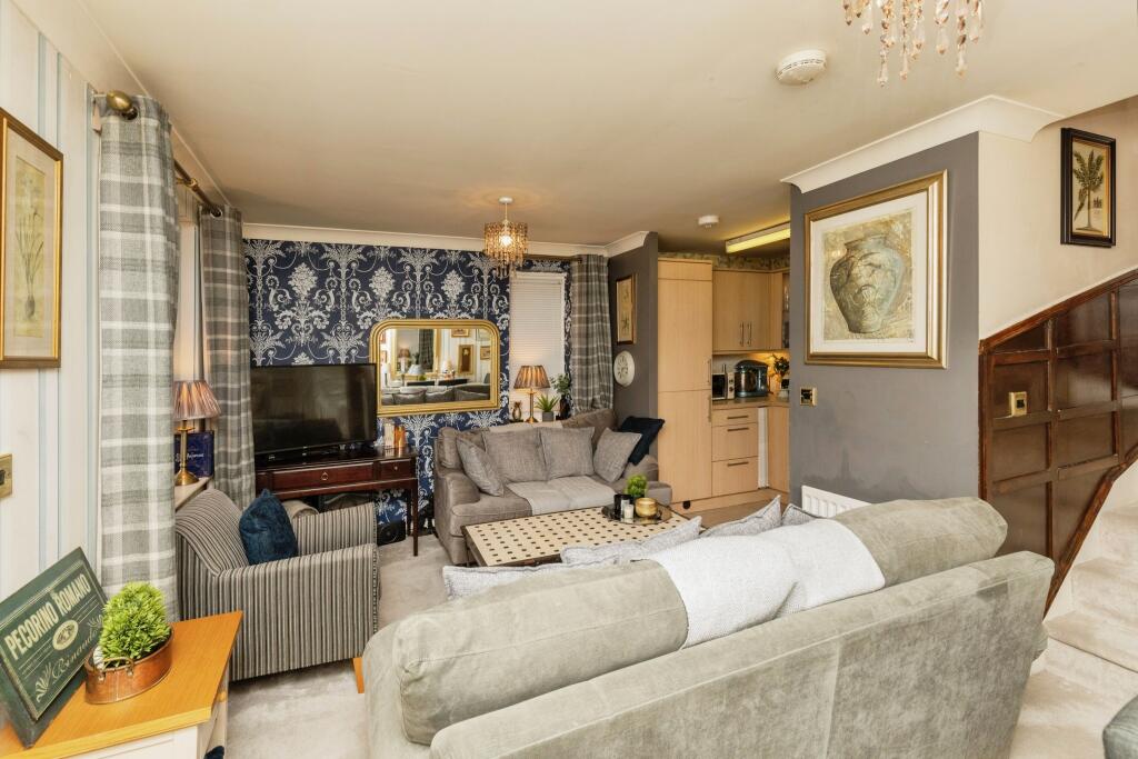 Kitchen/Living Area  6