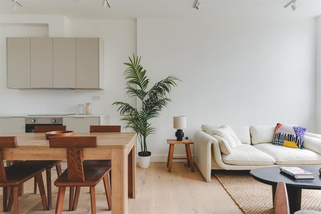 Clissold Crescent-13.jpg