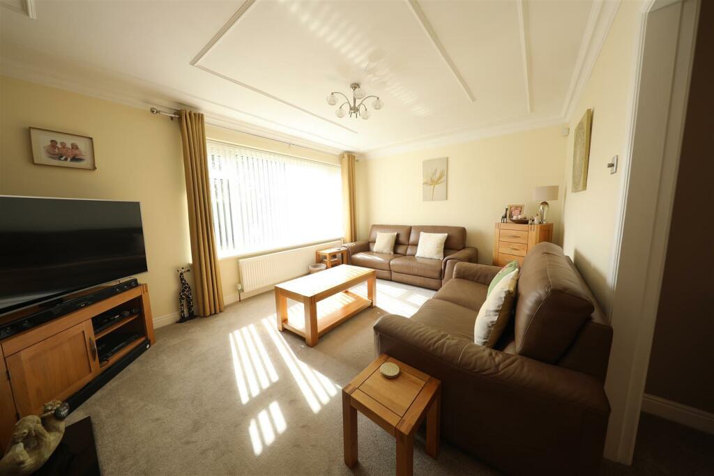 17 Grizedale - Lounge.jpg