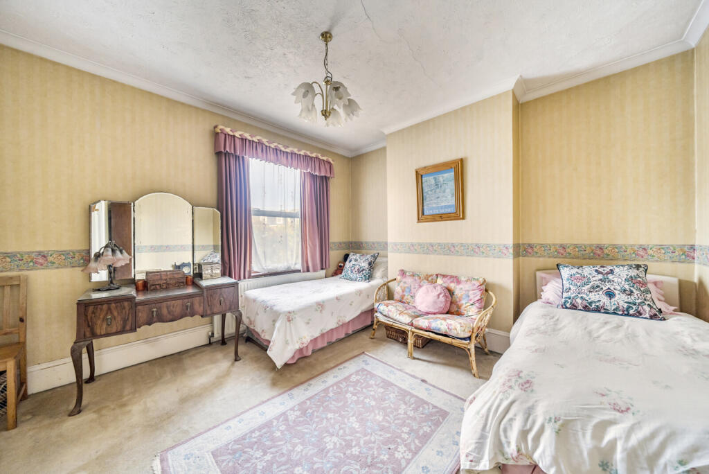 1362309-9-68dd5e5...