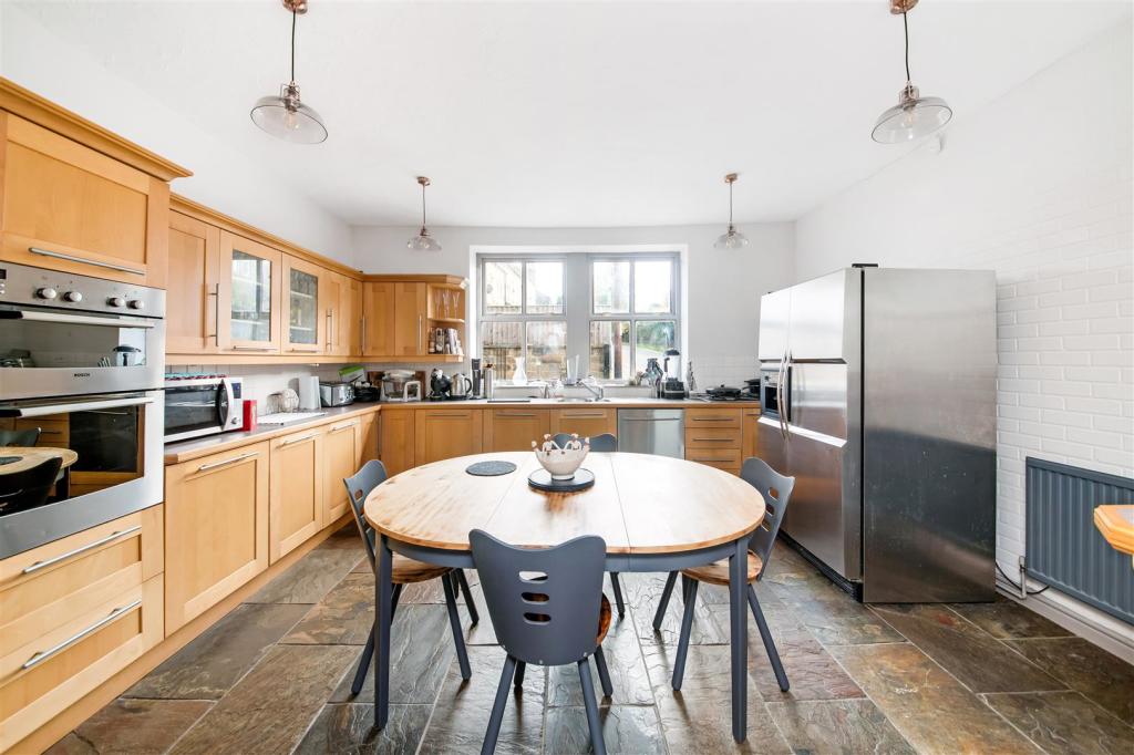 OPEN PLAN DINING KITCHEN