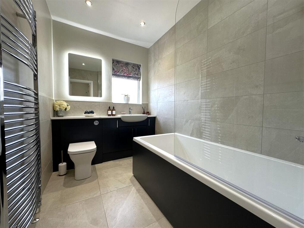 Stylish Modern Bathroom 803