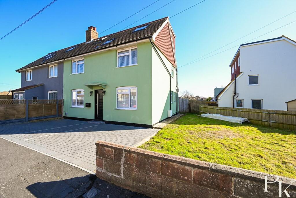 12 Brambledean Road, bn41 (4).jpg