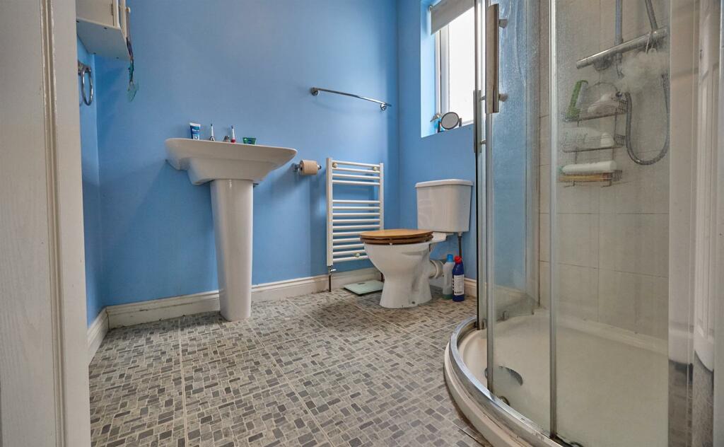EN SUITE SHOWER ROOM