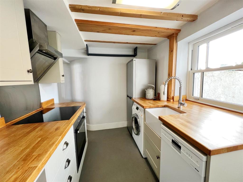 Kitchen 3.jpg