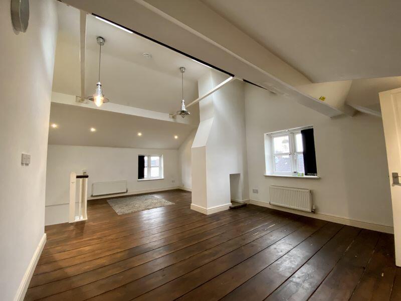 OPEN PLAN LOUNGE/BEDROOM 6b