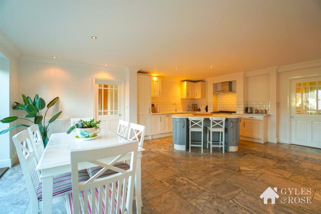 Kitchen/dining Room
