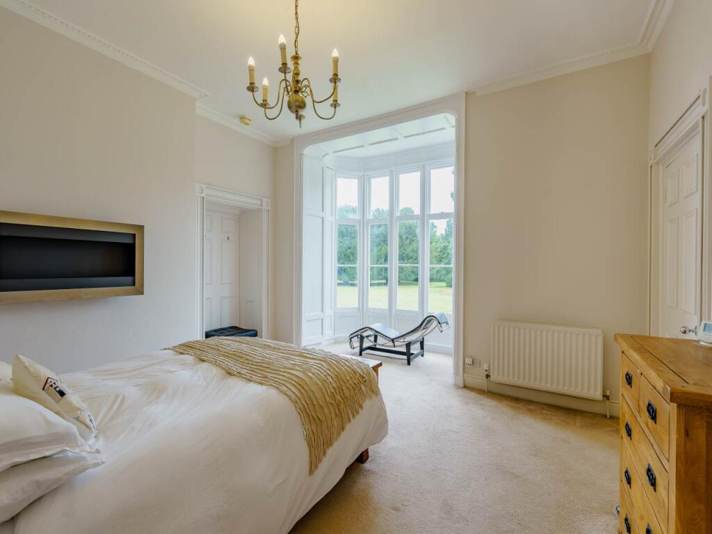 8483175-interior31