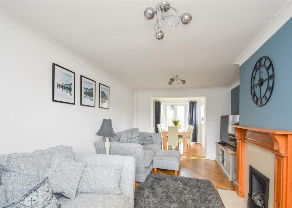 37 The Longlands - Living Dining.jpg