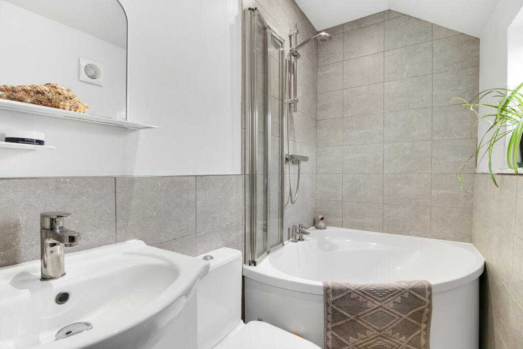 2 Clock Row (Bathroom - 1)