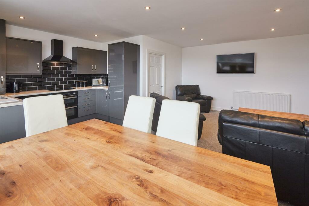 kitchen 2.jpg