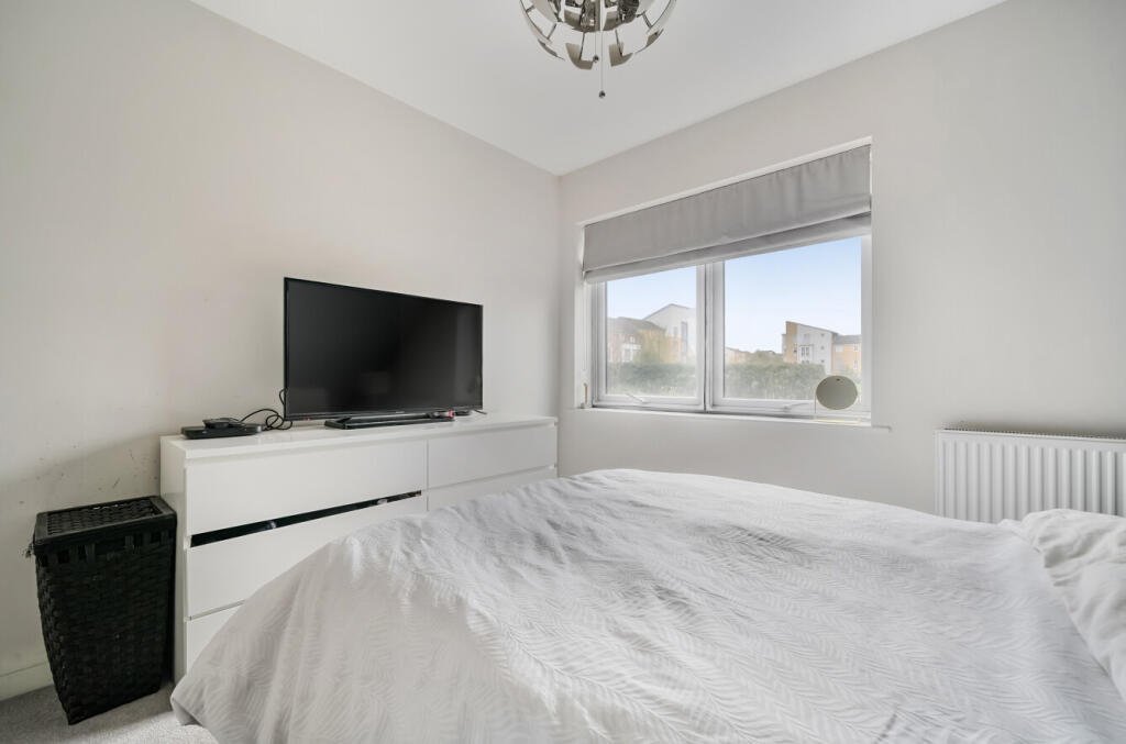 1383305-2-691c5bd...