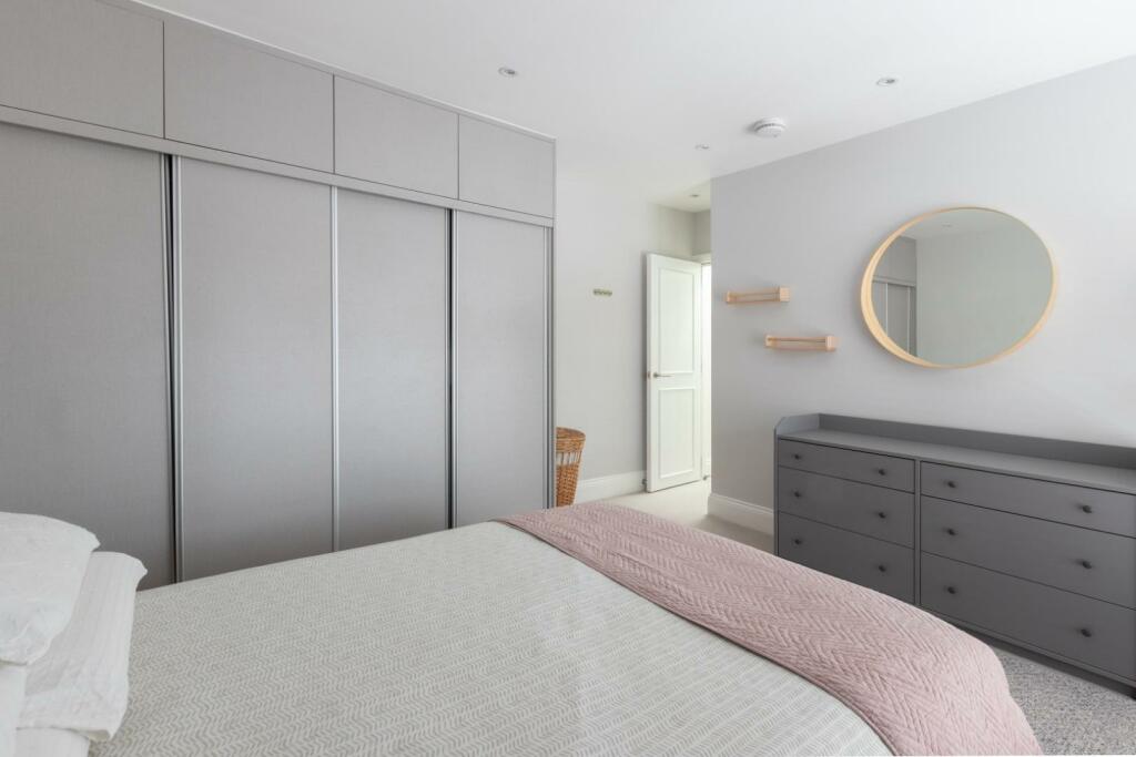 Ashbourne Grove 1B, W4 PH13.jpg