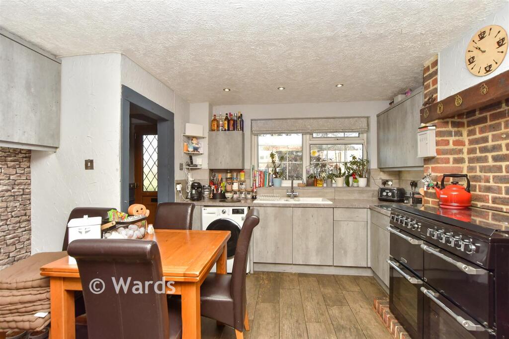 Kitchen/ Dining Area