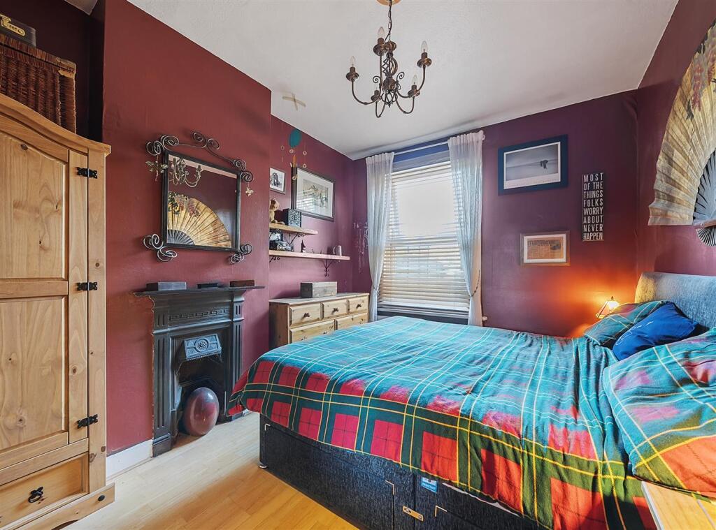 19044365 (2).jpg