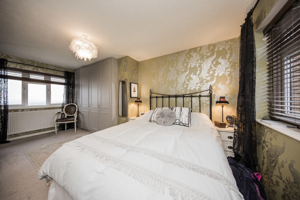 Bed 1 b