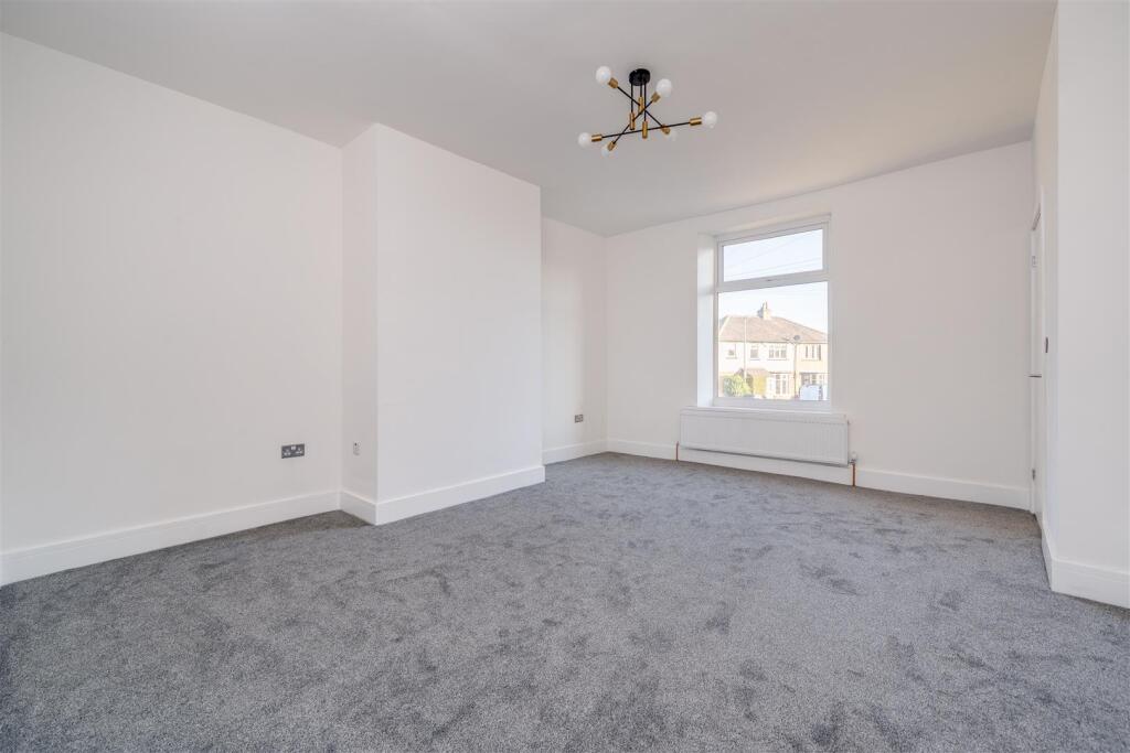 4 Cliffe End Road-21.jpg