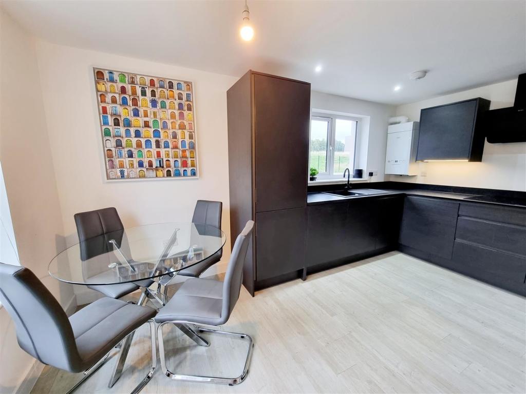 Kitchen &amp; Dining