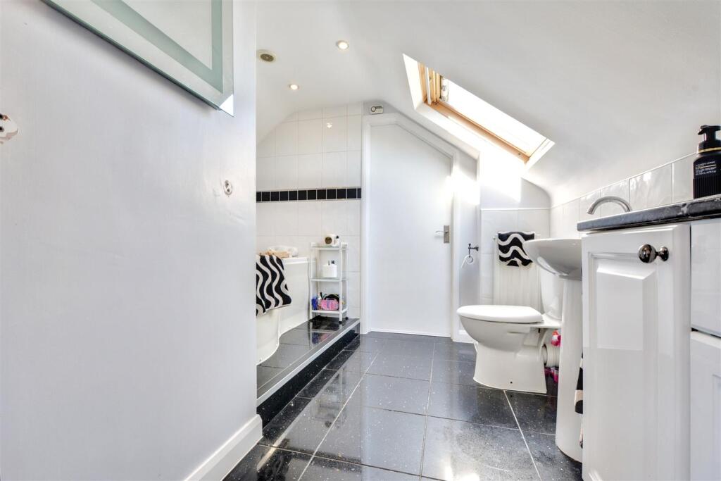 En-Suite Bathroom