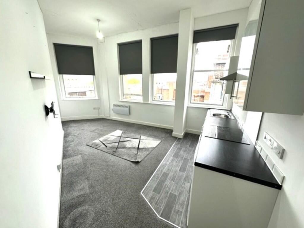 LIVING ROOM/KITCH...